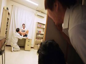 乳首こねくり失禁　卑劣おとなチ●ポで輪姦されているのにお漏らし絶頂してしまう敏感乳首Ｊ系　小那海あや　サンプル画像14